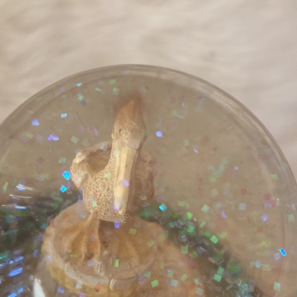 Cute mini pelican globe - Picture 4 of 4